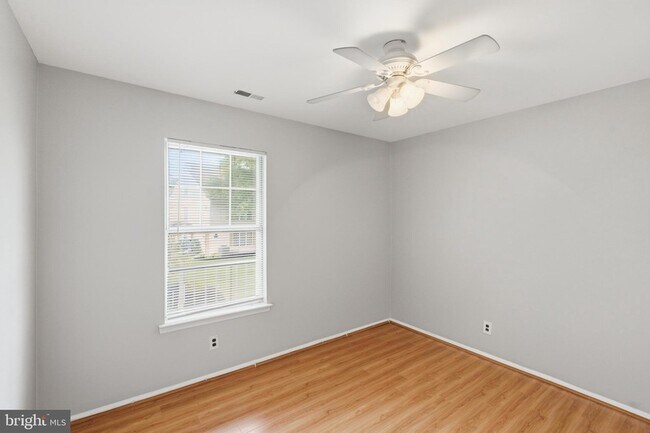 Building Photo - 321B Delancey Pl