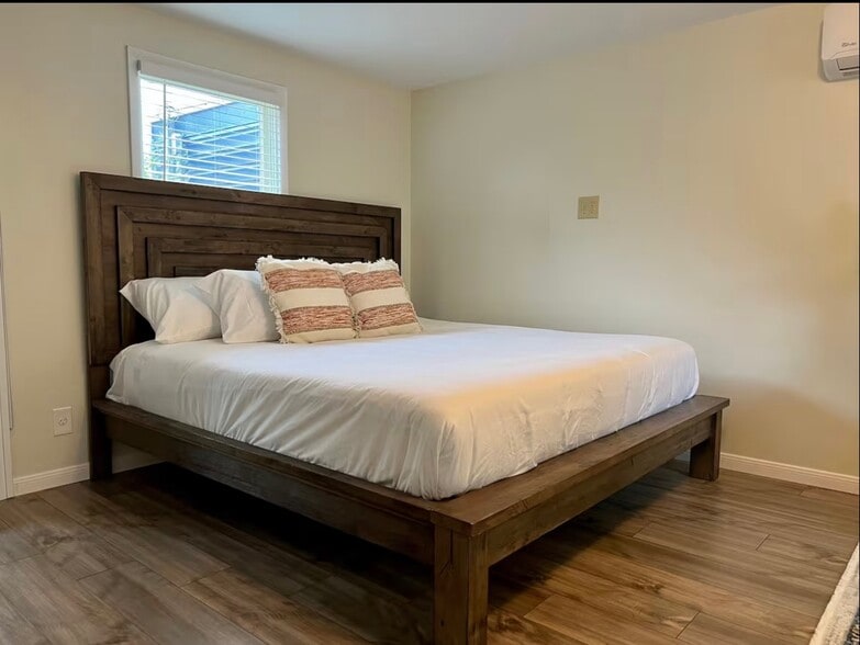 Building Photo - 1515 W Concho Ave