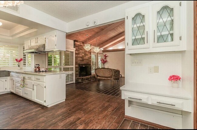 Building Photo - Single Family Home