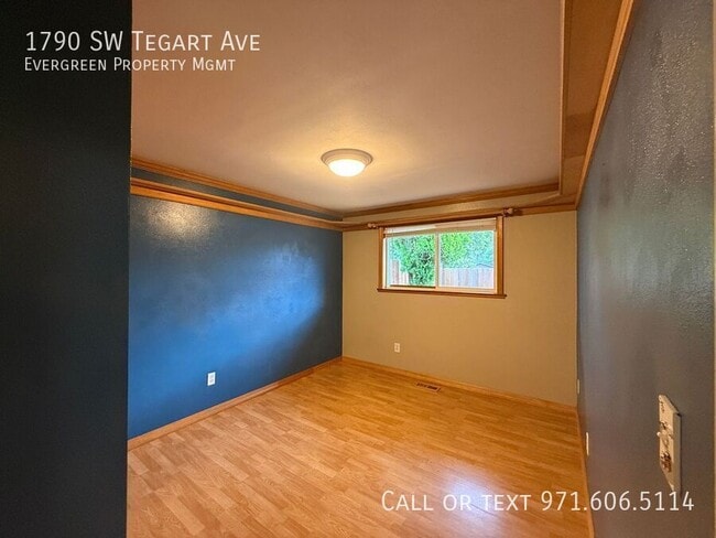 Building Photo - 1790 SW Tegart Ave