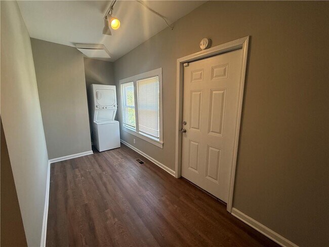 Building Photo - 20 Highland St