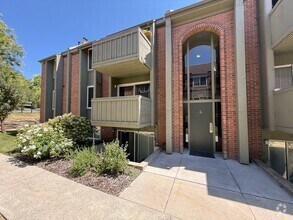 Building Photo - Newly Updated Condo in SLC!
