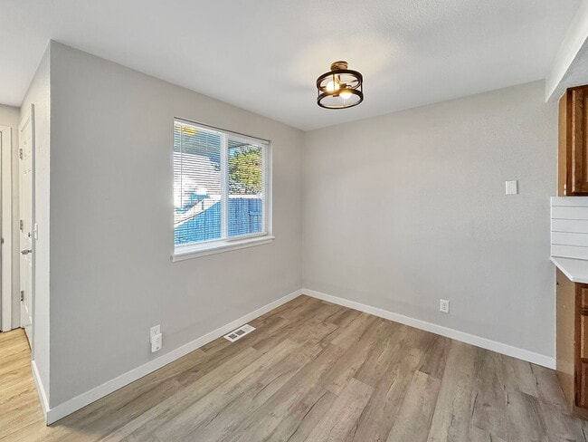 Building Photo - 7053-7055 W Ustick Rd