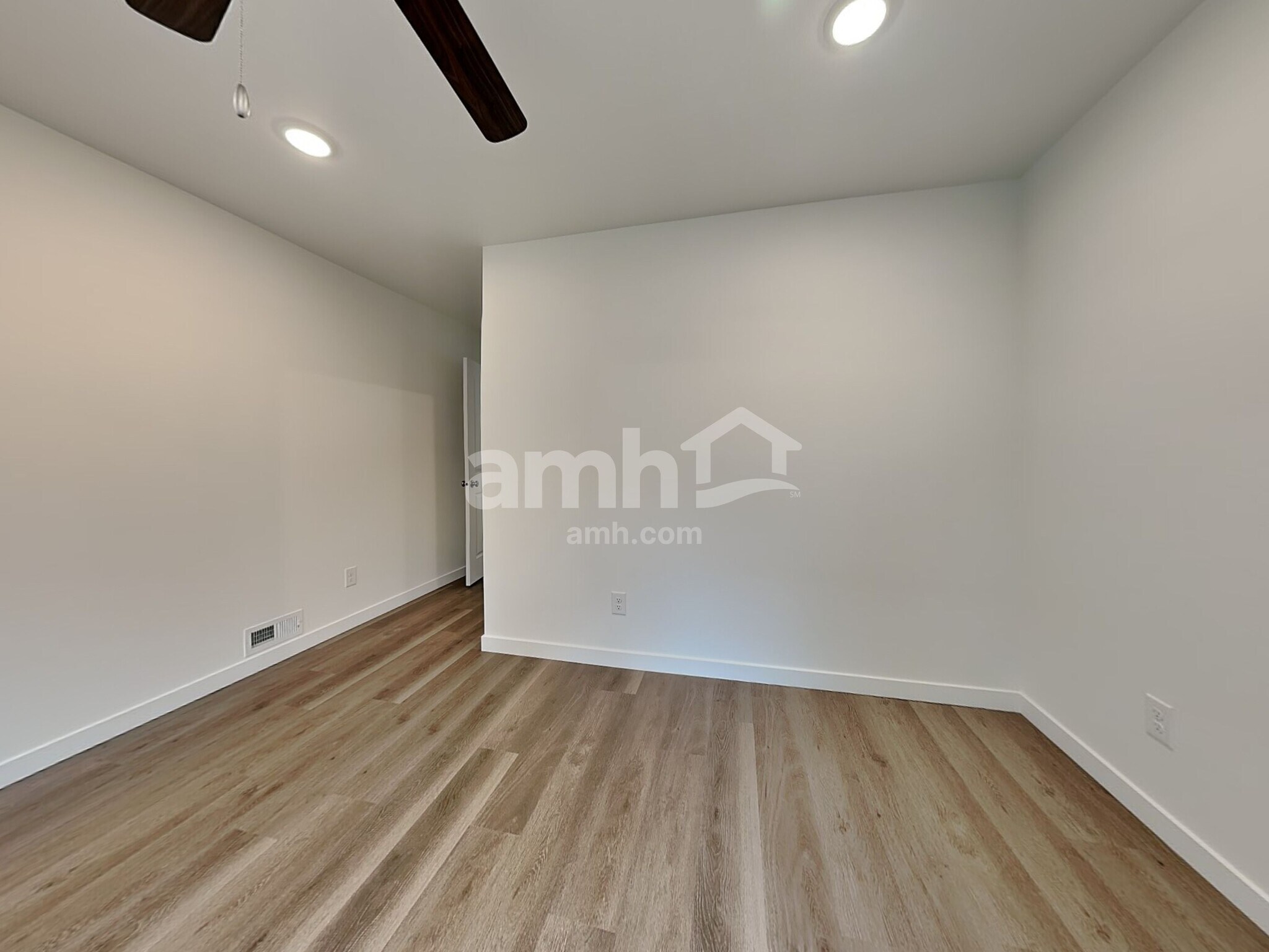 Building Photo - 5019 Washington St SE