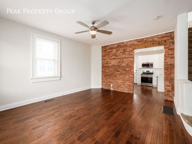 Building Photo - MOVE IN NOW! Located in German Village, st...