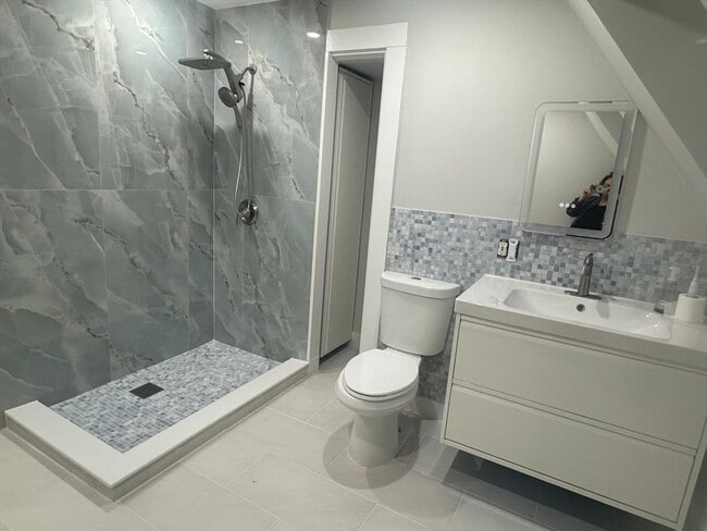 Building Photo - 318 Tappan St