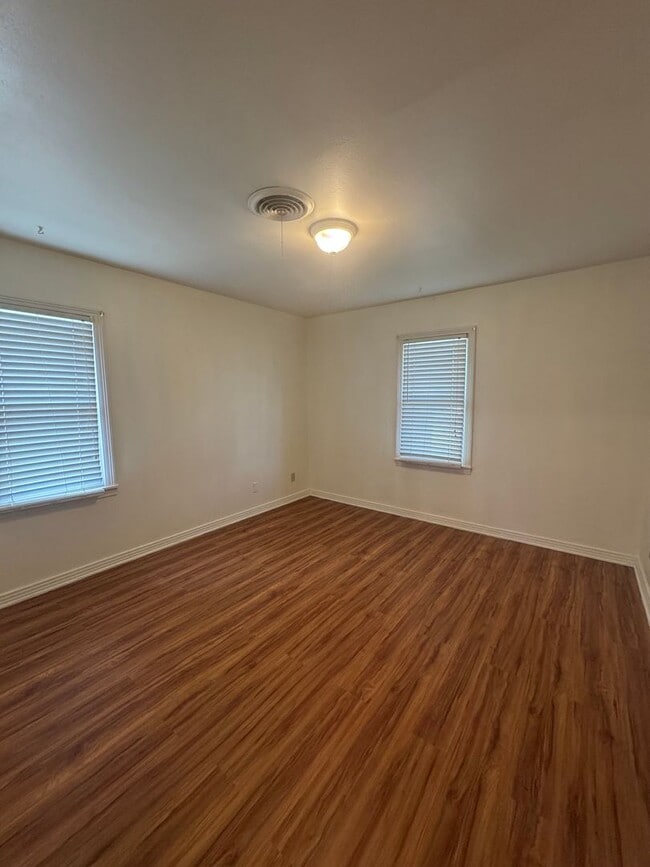Building Photo - Located Avondale!!! 2/1 CH/A