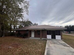 Building Photo - Waveland 3 Bedroom