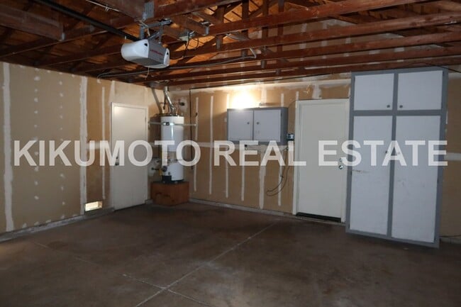 Building Photo - 3 Bedroom, 2 Bath, 2 Car garage in the Poc...