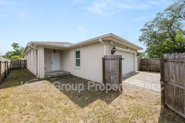 Building Photo - 3725 57th Ave N