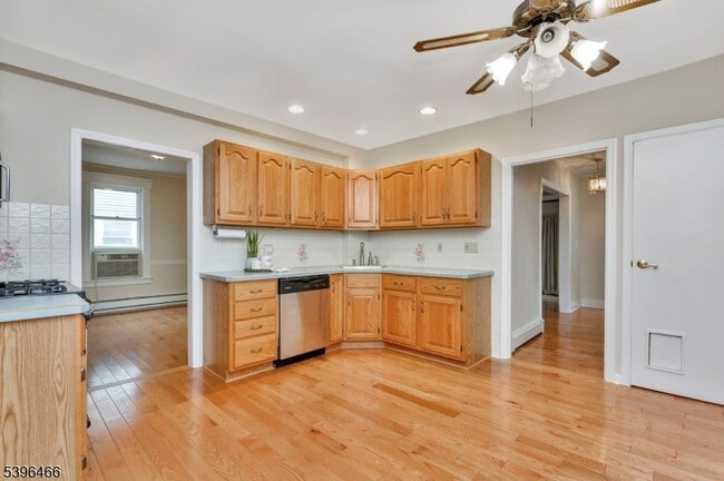 Building Photo - 32 Washburn Pl