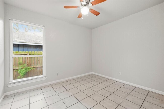 Building Photo - 2514 Howellwood Wy
