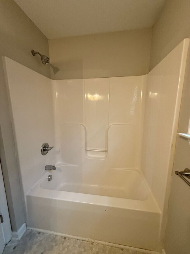 Building Photo - 1822 Holdens Hollow