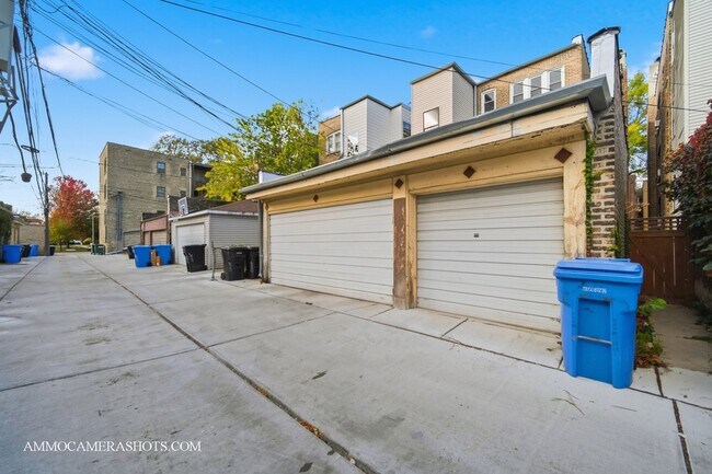 Building Photo - 2045 W Farragut Ave