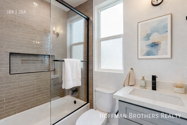 Building Photo - 525 Normandie Ave