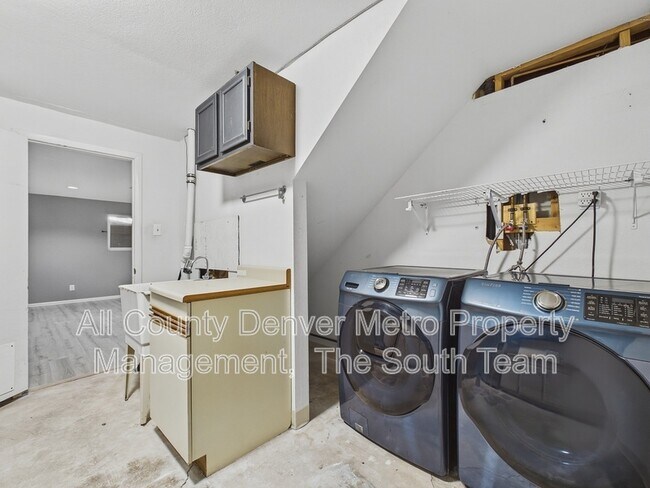 Building Photo - 2516 S Pagosa St
