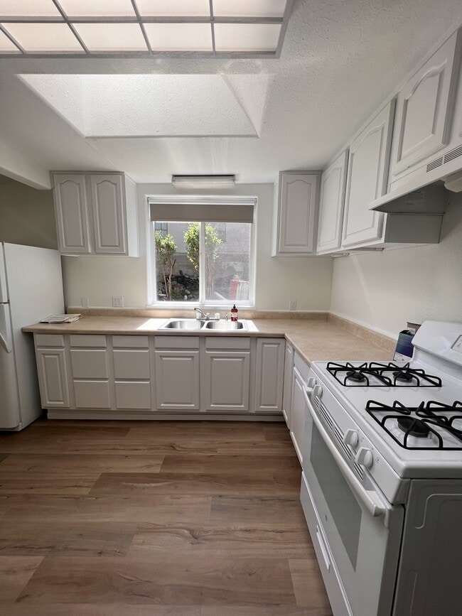 Building Photo - 503 1/2 S Auburn St