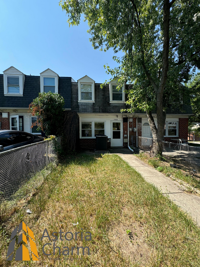 Building Photo - New Beautiful 2bed+DEN/1bath in Parkville.