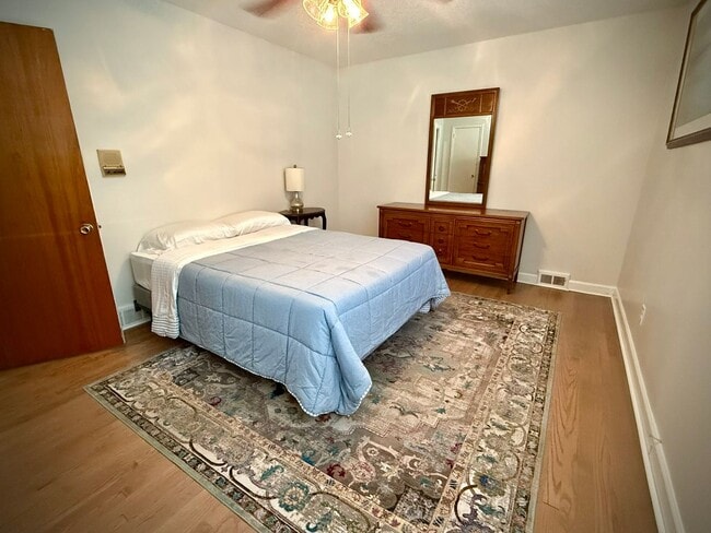 Building Photo - SHORT TERM AVAILABLE [Shandon]