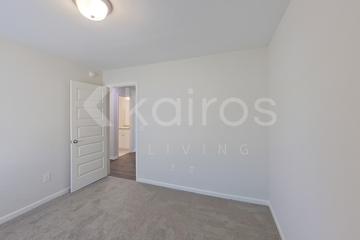 Building Photo - 781 Park Ln