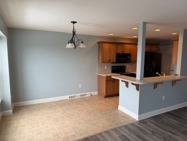 Building Photo - $2,100 townhome for rent Swatara township 3 bed 2.5 baths
