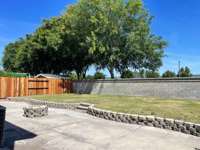 Building Photo - Fresh and Modern 4-Bedroom Home