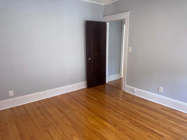 Building Photo - 398 Lovell St