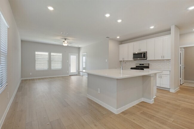 Building Photo - 6006 Alderton Dr