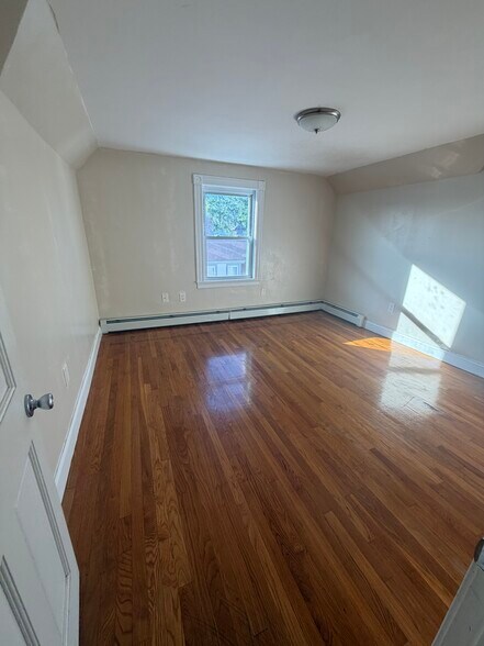 Building Photo - 28 Newhall St