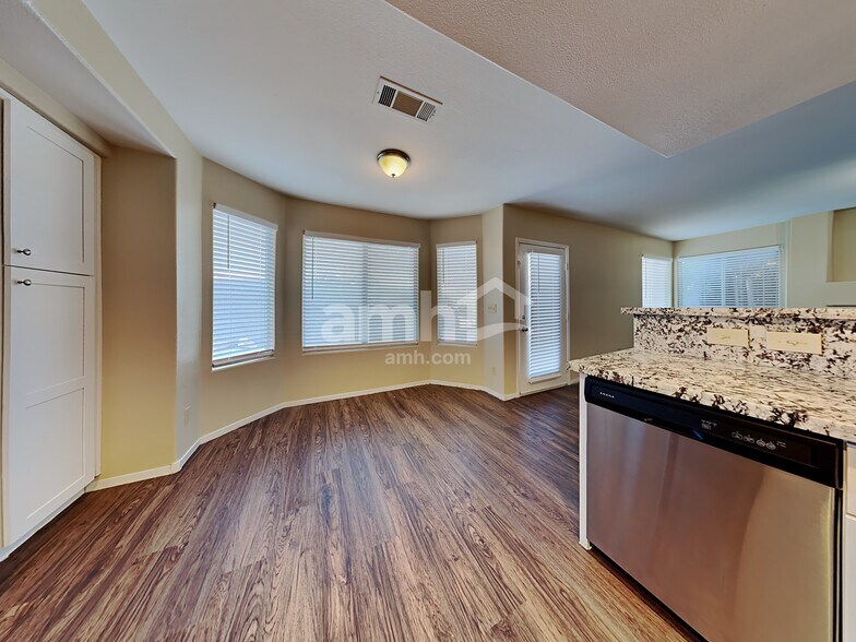 Building Photo - 288 Vallarte Dr