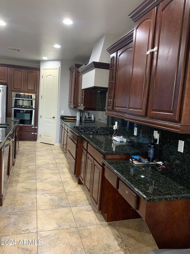 Building Photo - 2219 E Wisteria Dr