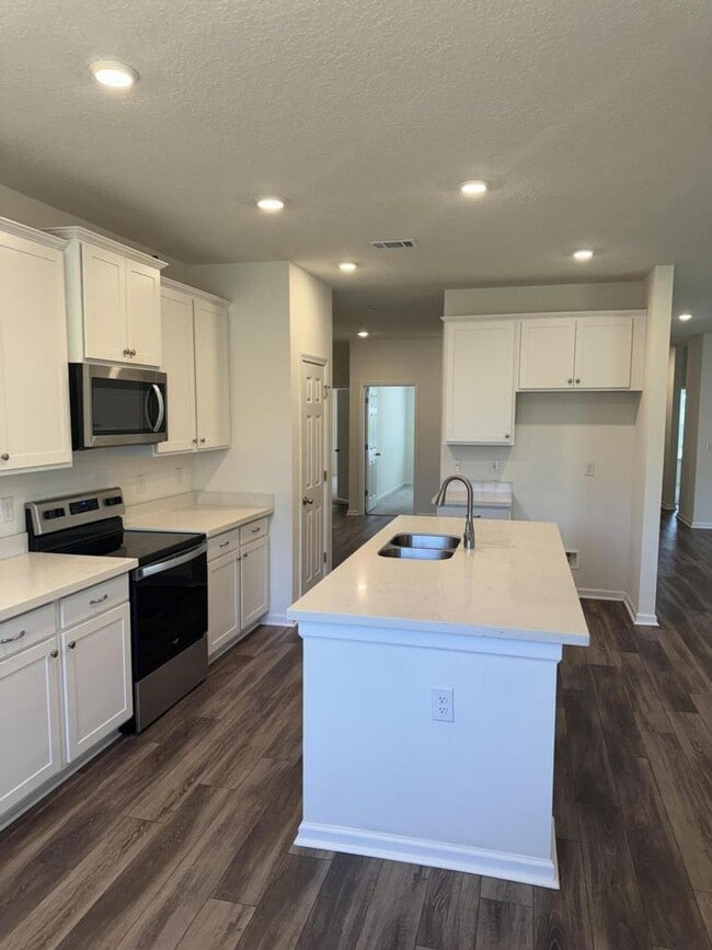 Building Photo - Charming 4 bedroom 3 bathroom in Yellow River Ranch