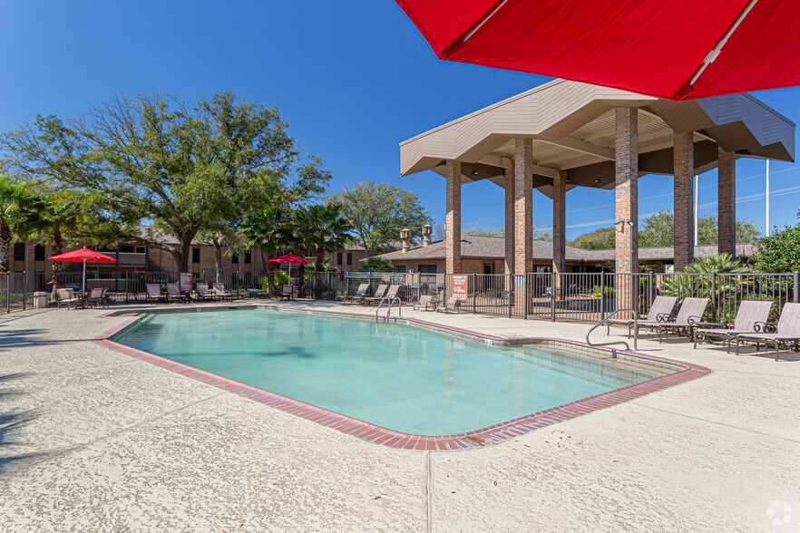 Primary Photo - Acadian Point Apartments