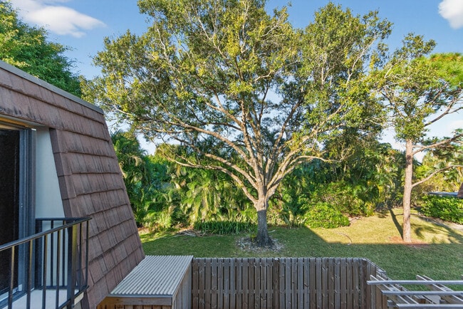 Building Photo - 1520 15th Ln