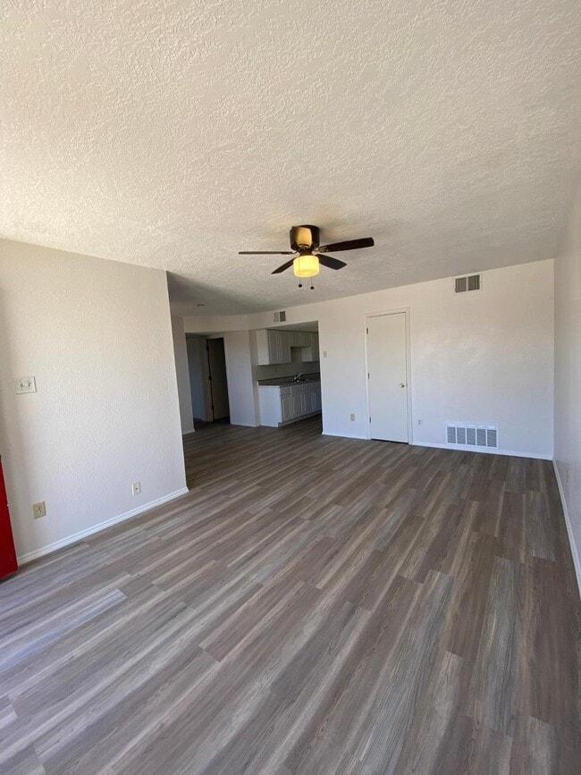 Building Photo - 17 Homestead Dr