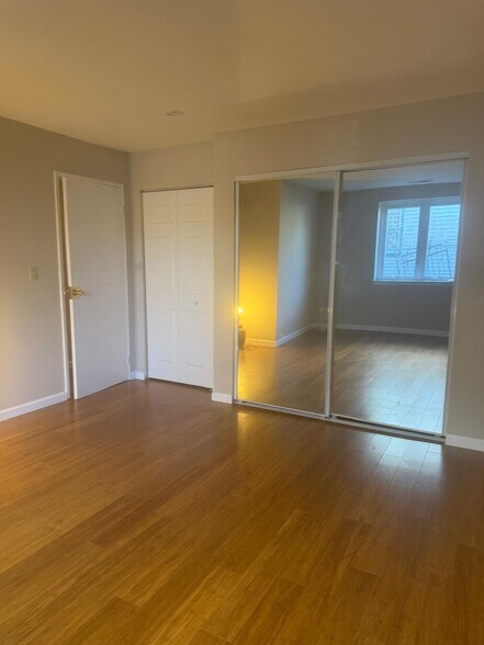 Building Photo - 393 Laurel Ave