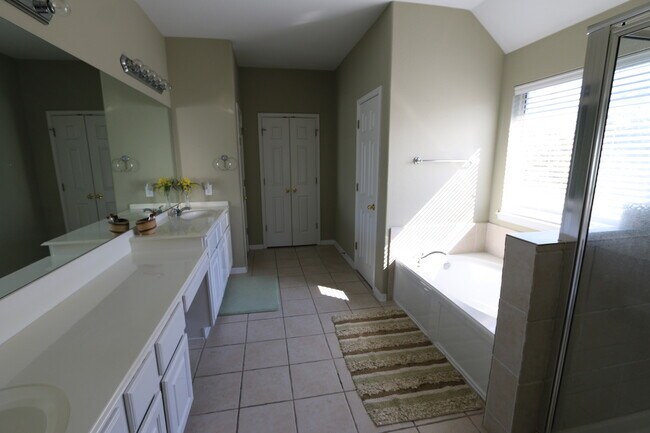 Building Photo - 21010 Wild Springs Dr
