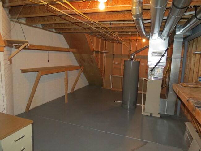 Building Photo - 4284 Nipigon Dr