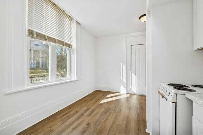 Building Photo - 302 N Church St