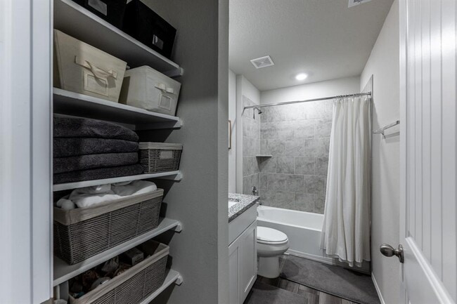 Building Photo - 306 Pecos Dr