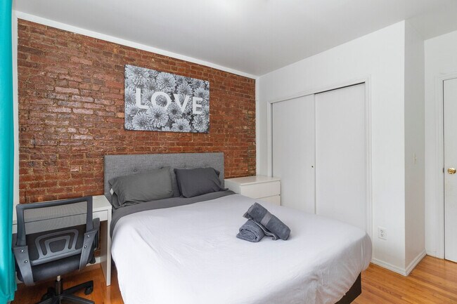 Building Photo - 1676 3rd Ave