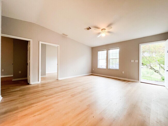 Building Photo - 5289 Stacy St