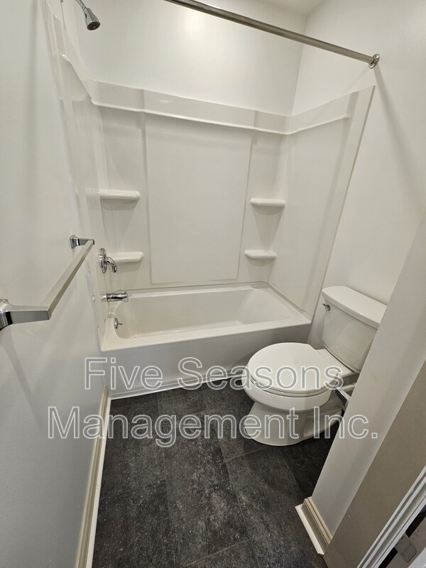 Building Photo - 206-208 North Champlain Street - 208