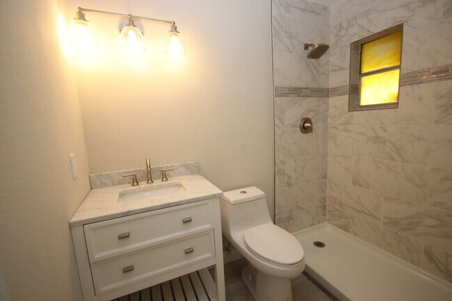 Building Photo - Remodeled 3BD/2BA ranch home in Sun City C...