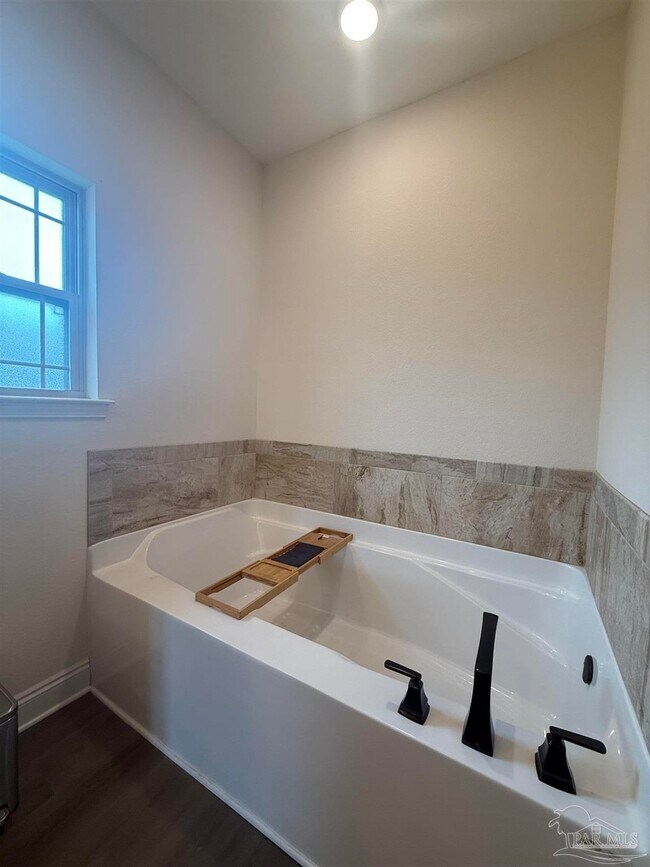 Building Photo - 5511 Micanopy Dr