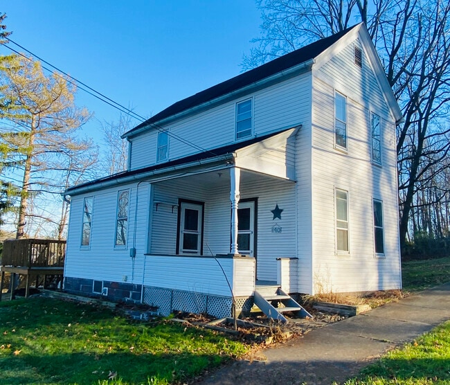 Primary Photo - 140 Milan St S