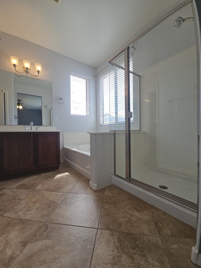 Building Photo - 845 E Doral Ct