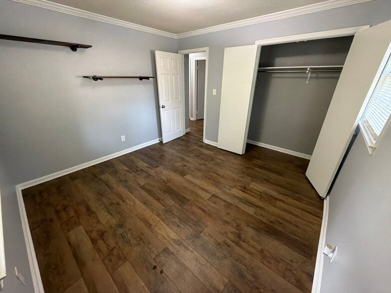 Building Photo - Room in House on Westfield St