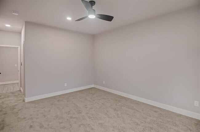 Building Photo - 12310 Glenview Dr