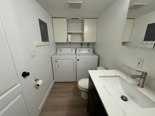 New exhaust fan. W/D included - 387 N 200 E